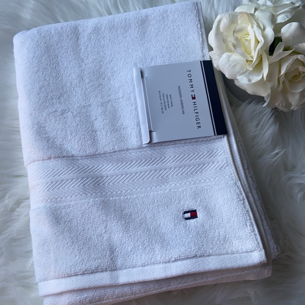 Tommy Hilfiger Bright White Bath Towel 30x54 NEW